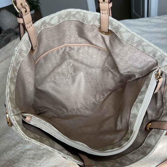 Michael Kors Large Leather Logo Shoulder Bag - Picture 14 of 16